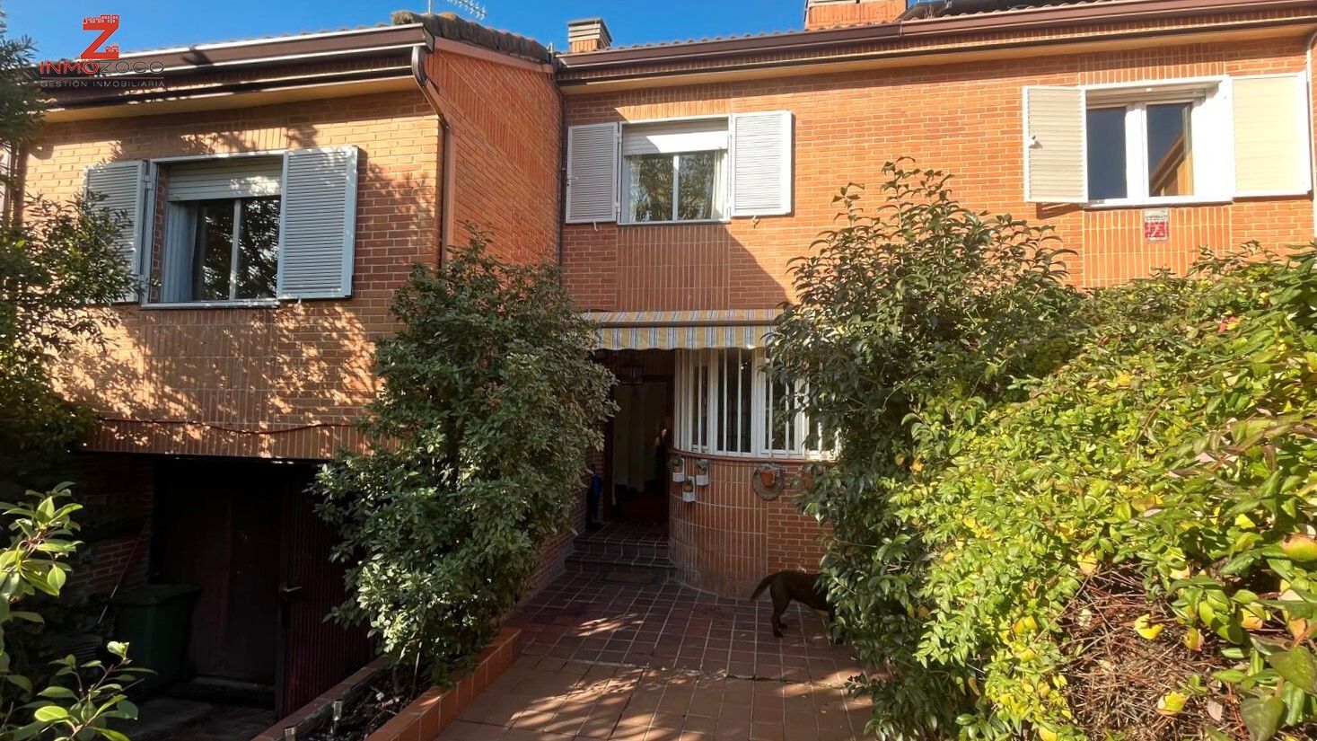Vista exterior de Casa adosada en venda en Las Rozas de Madrid amb Calefacció, Jardí privat i Terrassa