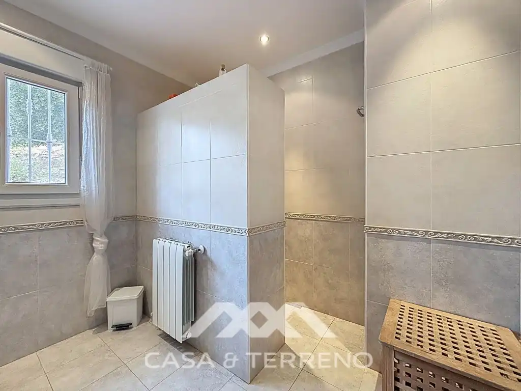 Bany de Casa o xalet en venda en Canillas de Albaida amb Aire condicionat, Calefacció i Jardí privat