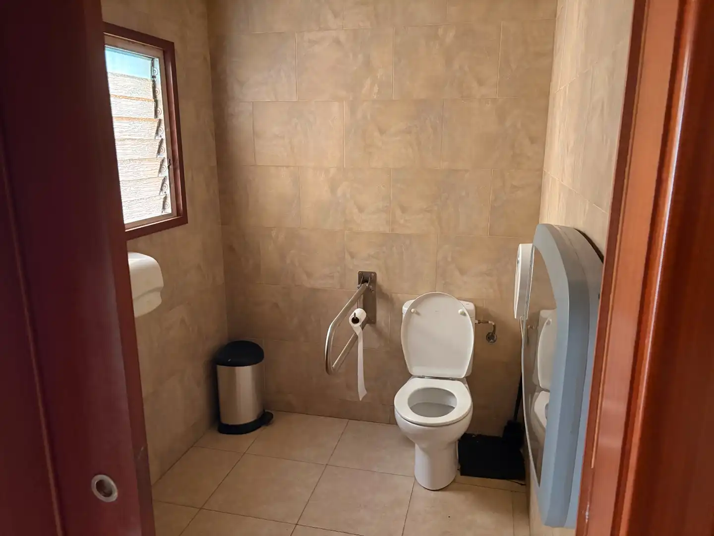 Baño de Local en traspaso en Sant Just Desvern con Aire acondicionado, Calefacción y Terraza
