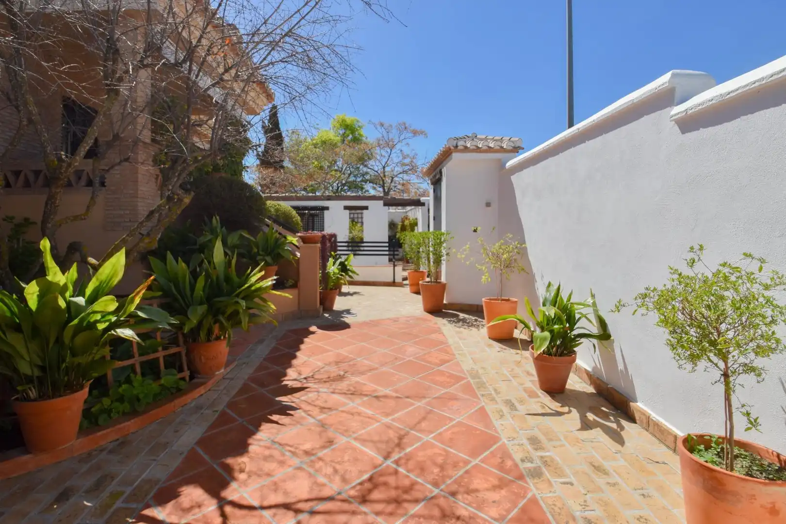 Vista exterior de Casa o xalet en venda en Las Gabias amb Aire condicionat, Calefacció i Jardí privat