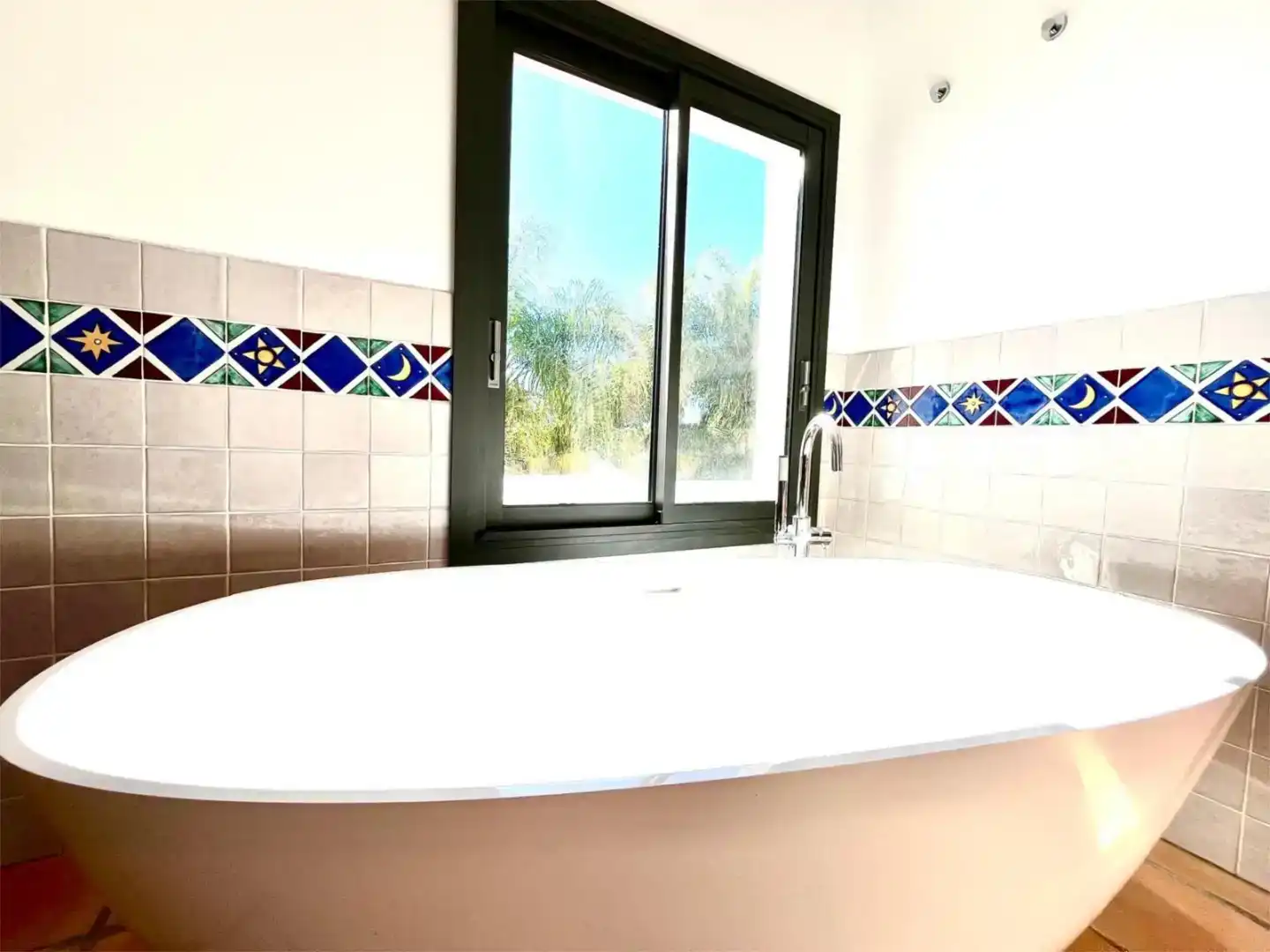 Bathroom of Flat for sale in Marbella  with Air Conditioner, Private garden and Swimming Pool
