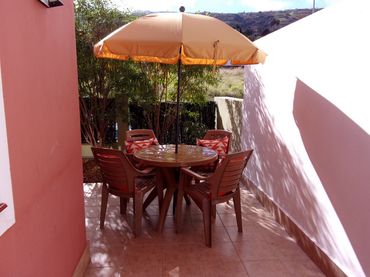 Casa aparellada amb balcó de lloguer a Calle las Candias Altas 10
