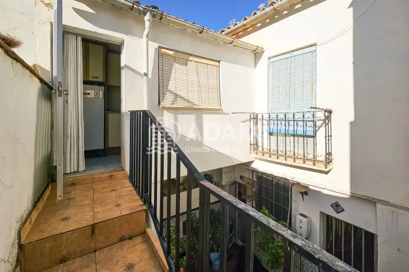 Vista exterior de Casa o xalet en venda en Úbeda amb Terrassa, Traster i Balcó