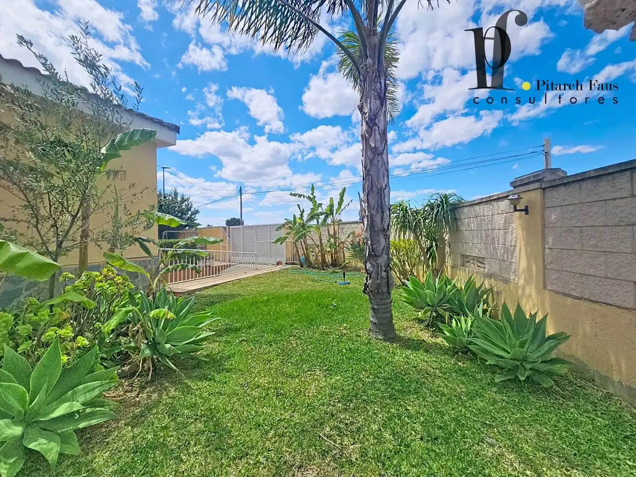 Jardín de Casa o chalet en venta en La Pobla de Vallbona con Aire acondicionado, Calefacción y Jardín privado