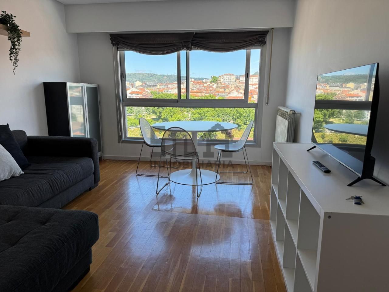 Sala d'estar de Apartament de lloguer en Ourense Capital  amb Calefacció, Parquet i Traster