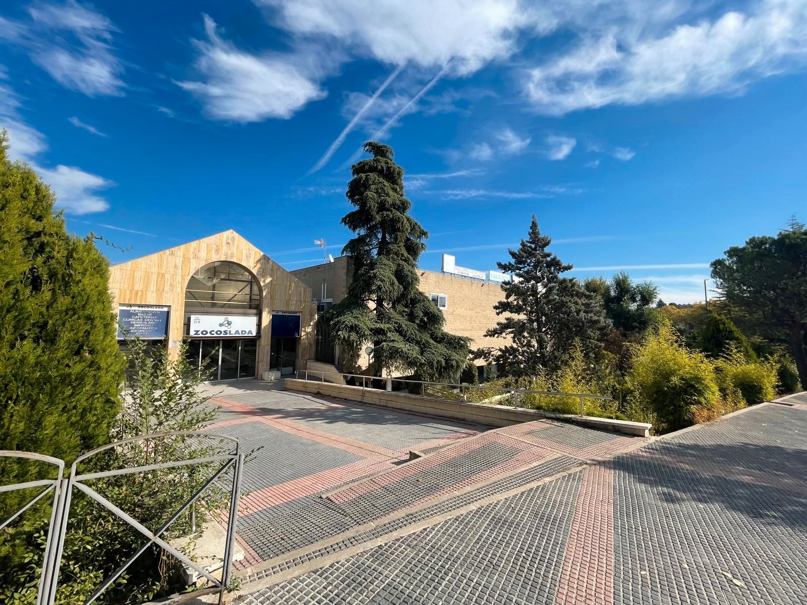 Vista exterior de Local en venda en Coslada