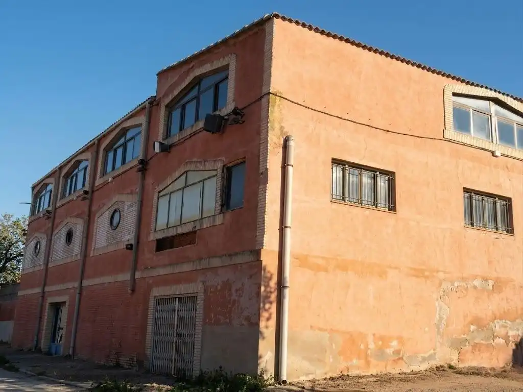 Vista exterior de Edifici en venda en Villalmanzo
