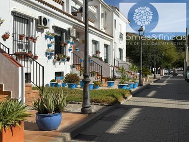 Terraced house with balcony for sale in Calle El Bajoco 6