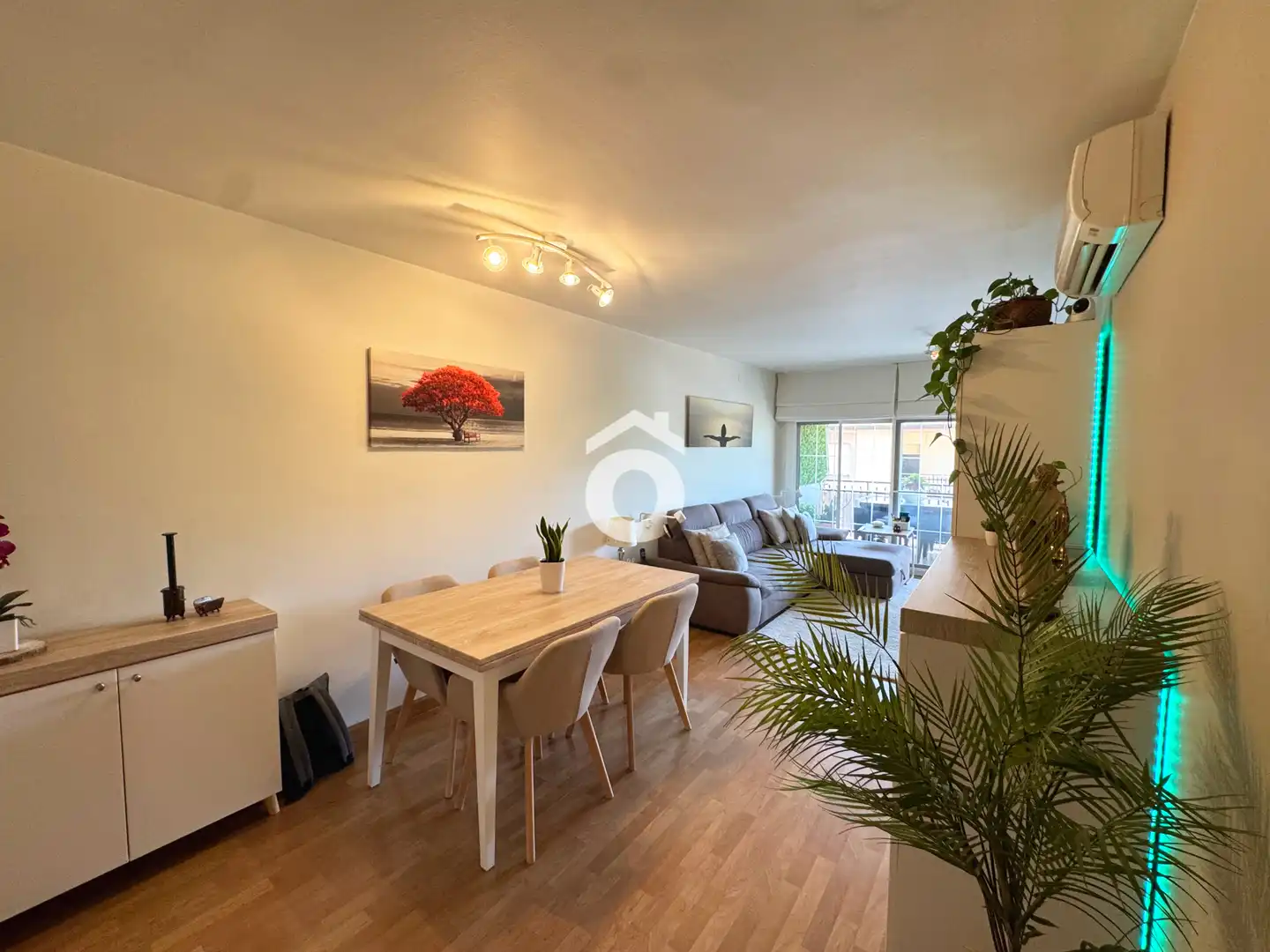 Living room of Flat for sale in Martorell  with Air Conditioner, Heating and Parquet flooring