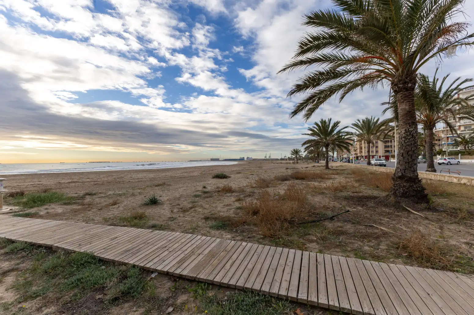 Vista exterior de Piso en venta en Sagunto / Sagunt con Aire acondicionado, Amueblado y Balcón