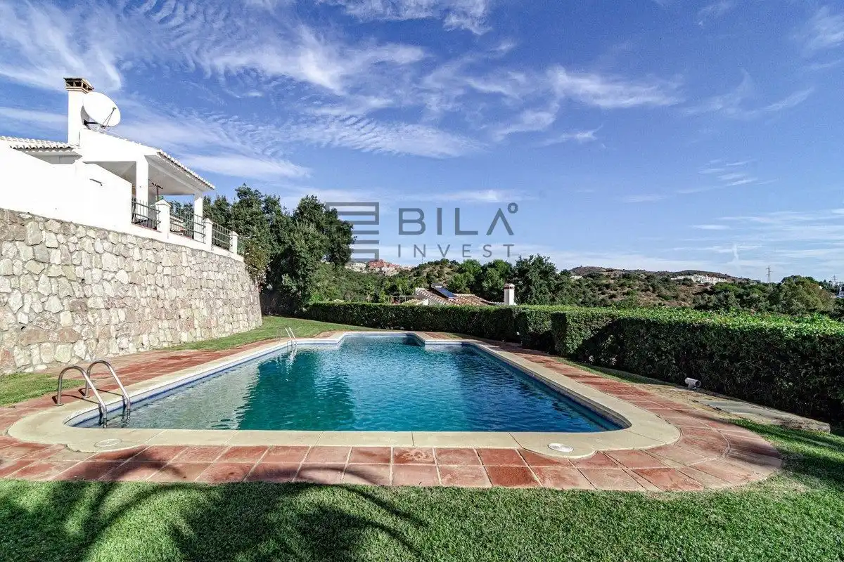Chalet con piscina en venta en Calahonda, imagen 2