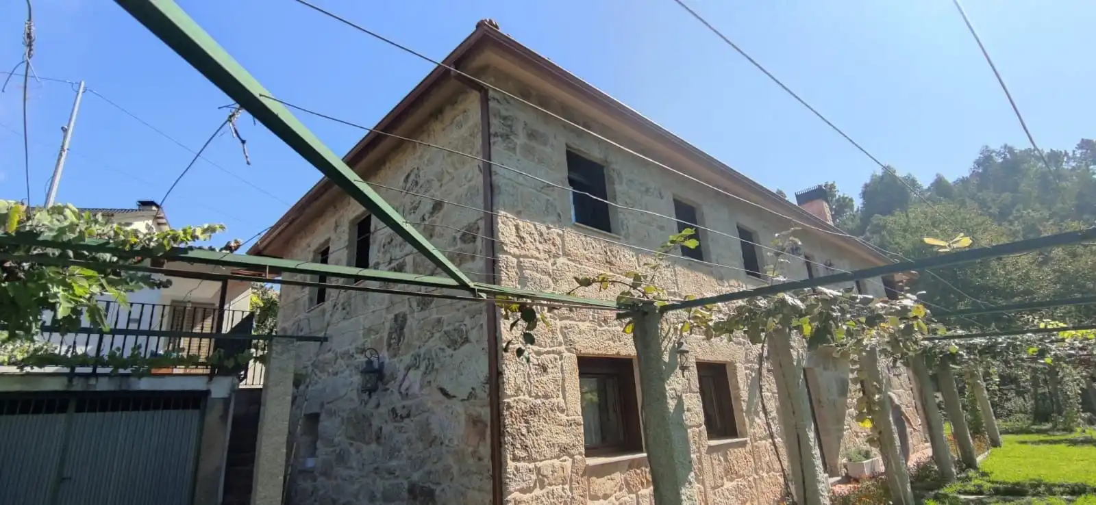 Vista exterior de Casa o xalet en venda en Crecente amb Jardí privat i Moblat