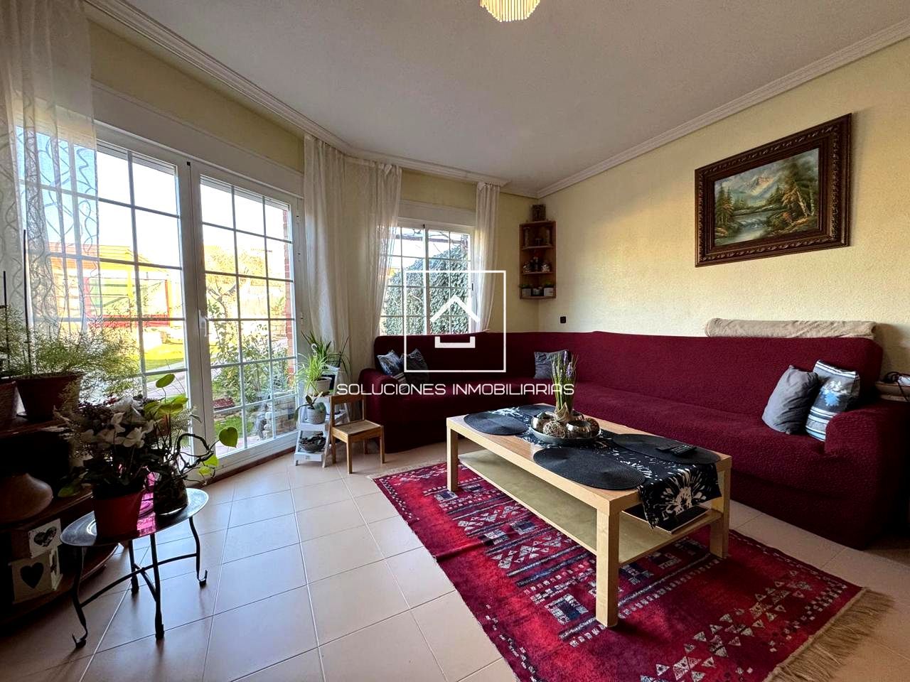 Sala d'estar de Casa o xalet en venda en Meco amb Jardí privat i Piscina