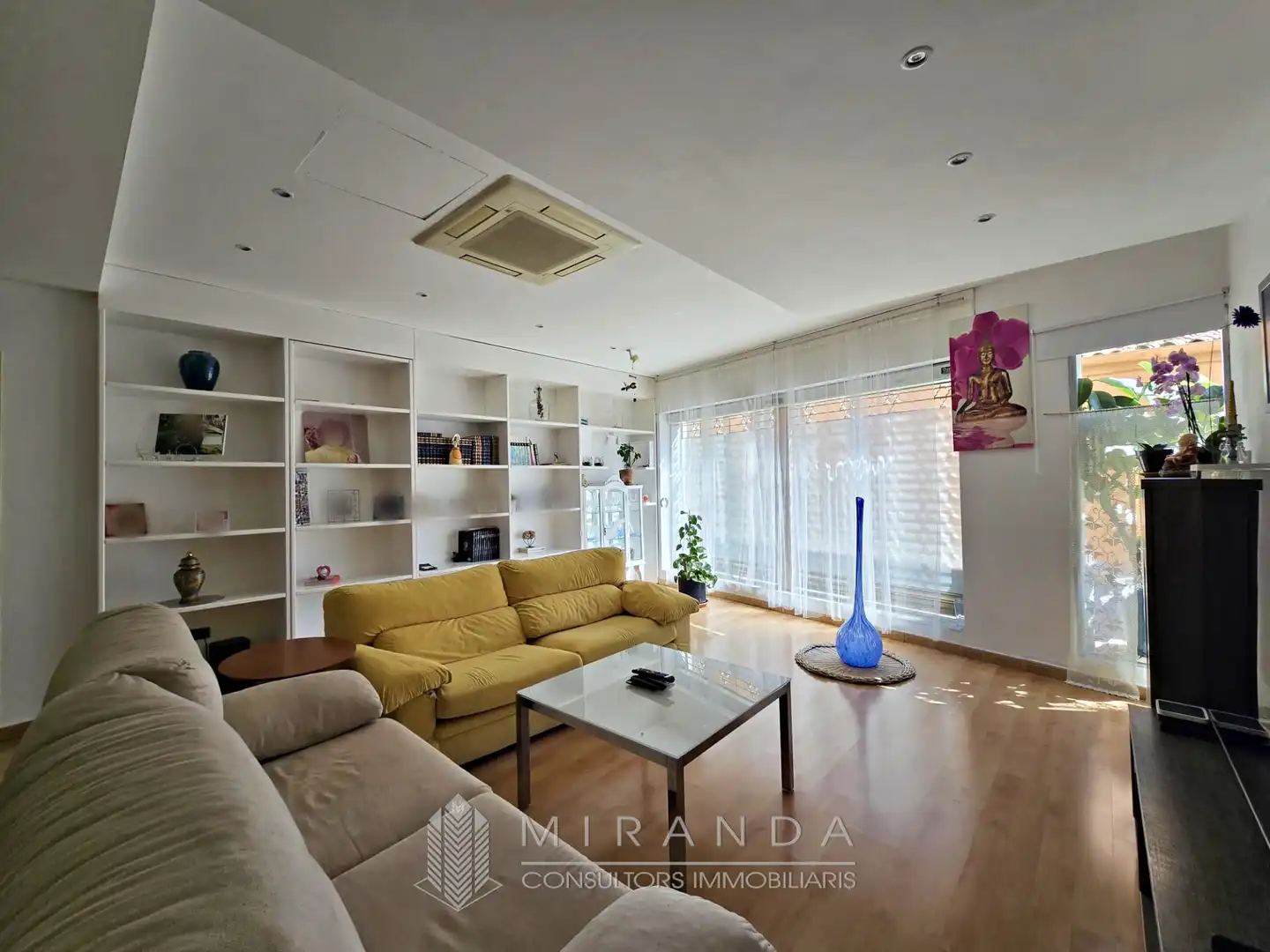 Sala de estar de Casa adosada de alquiler con opción a compra en Breda con Aire acondicionado, Calefacción y Parquet