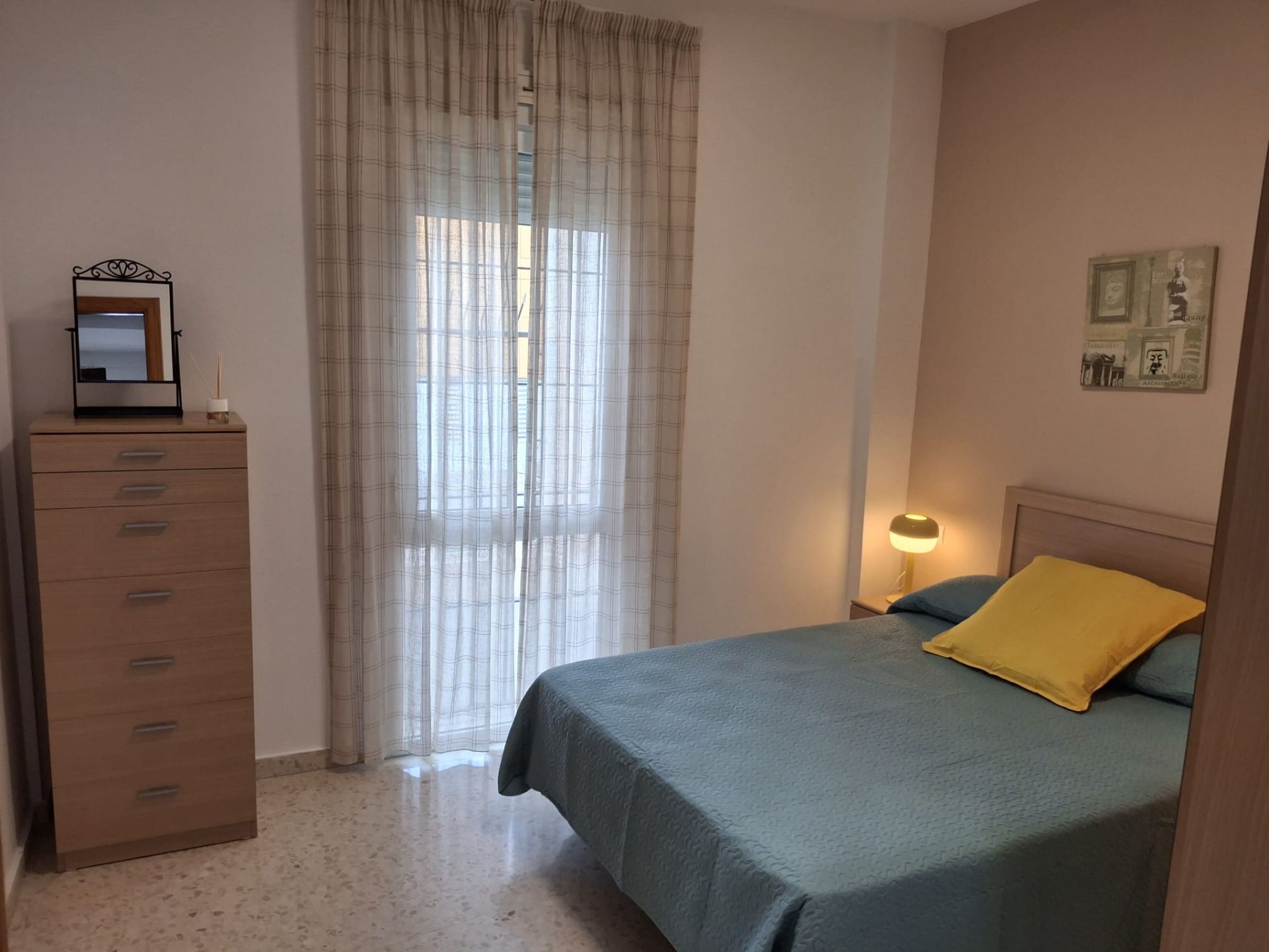 Dormitori de Pis de lloguer en Málaga Capital amb Aire condicionat i Moblat
