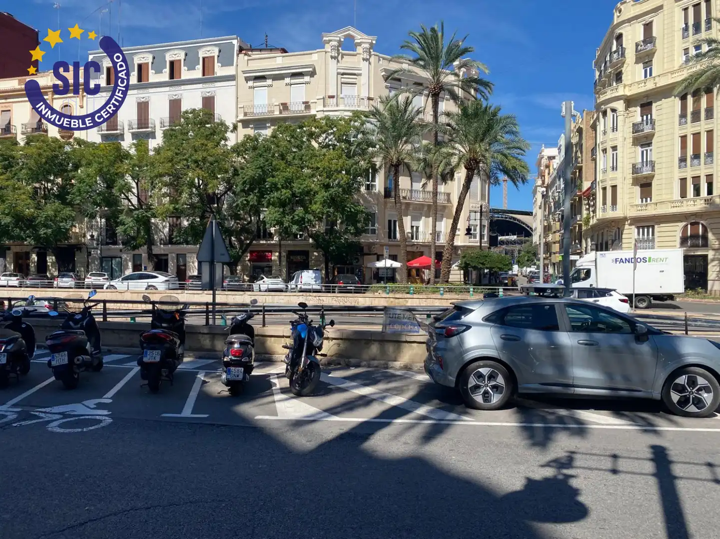 Exterior view of Garage for sale in L'Eixample