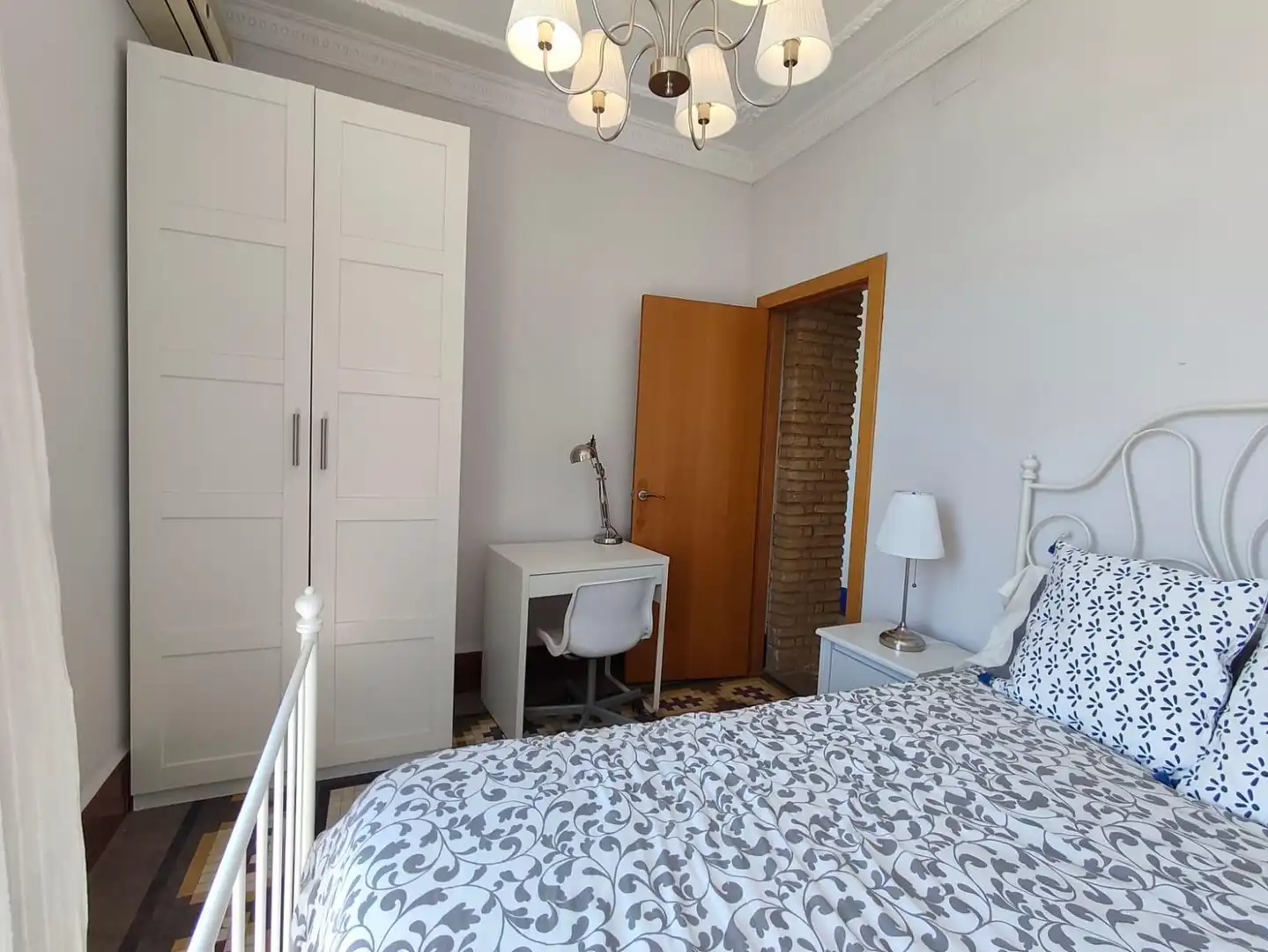 Schlafzimmer von Wohnung zur Miete in Valencia mit Klimaanlage, Möbliert und Balkon
