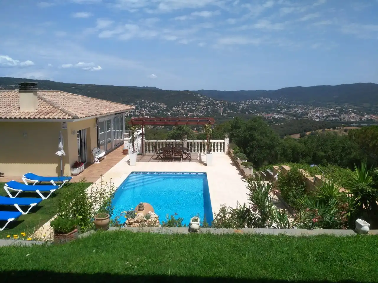 Schwimmbecken von Haus oder Chalet zum Verkauf in Castell d'Aro, Platja d'Aro i s'Agaró mit Heizung, Privatgarten und Terrasse