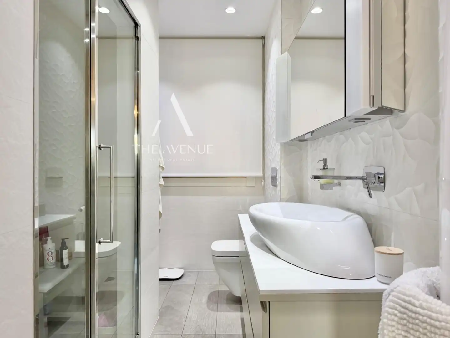 Bathroom of Flat for sale in Madrid  with Air Conditioner, Heating and Parquet flooring