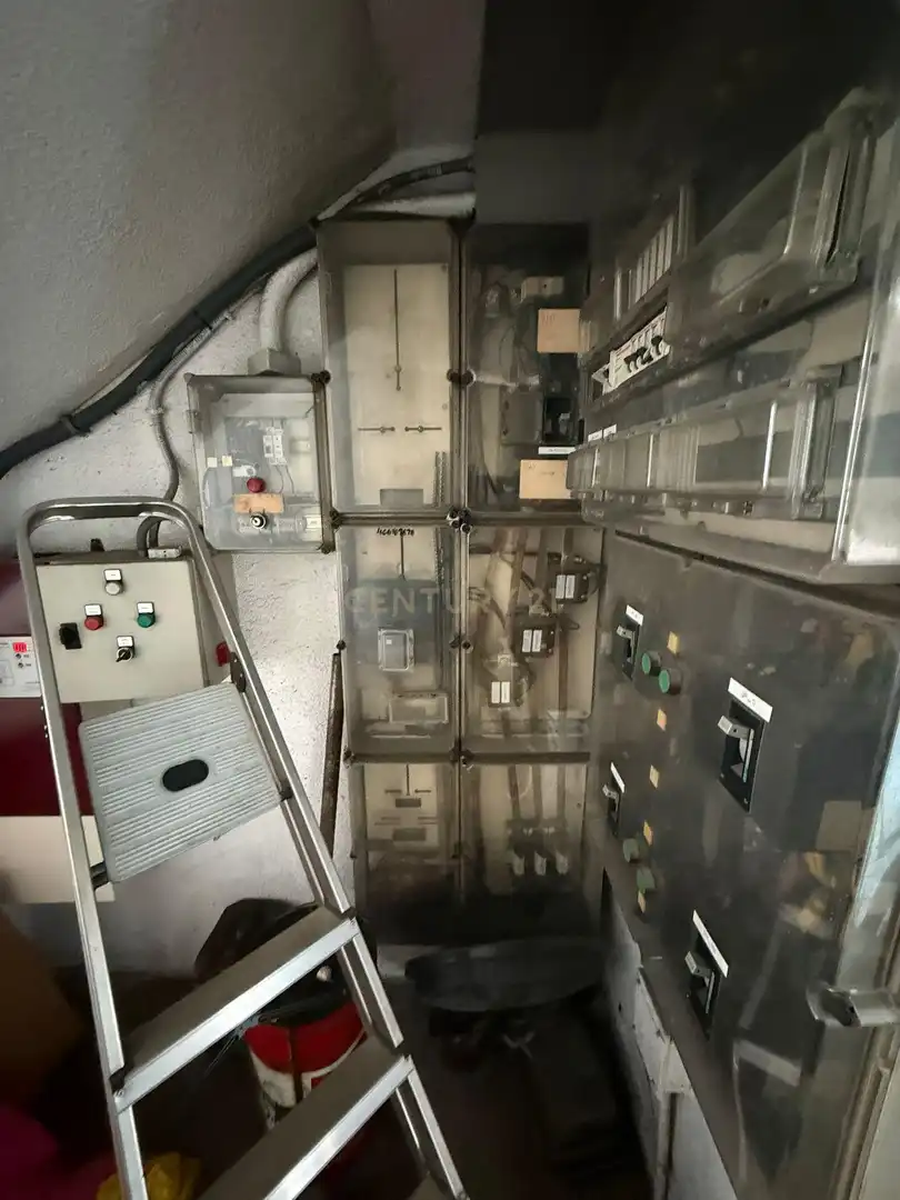 Industrial building with lift for sale in Zona Industrial, imagen 28