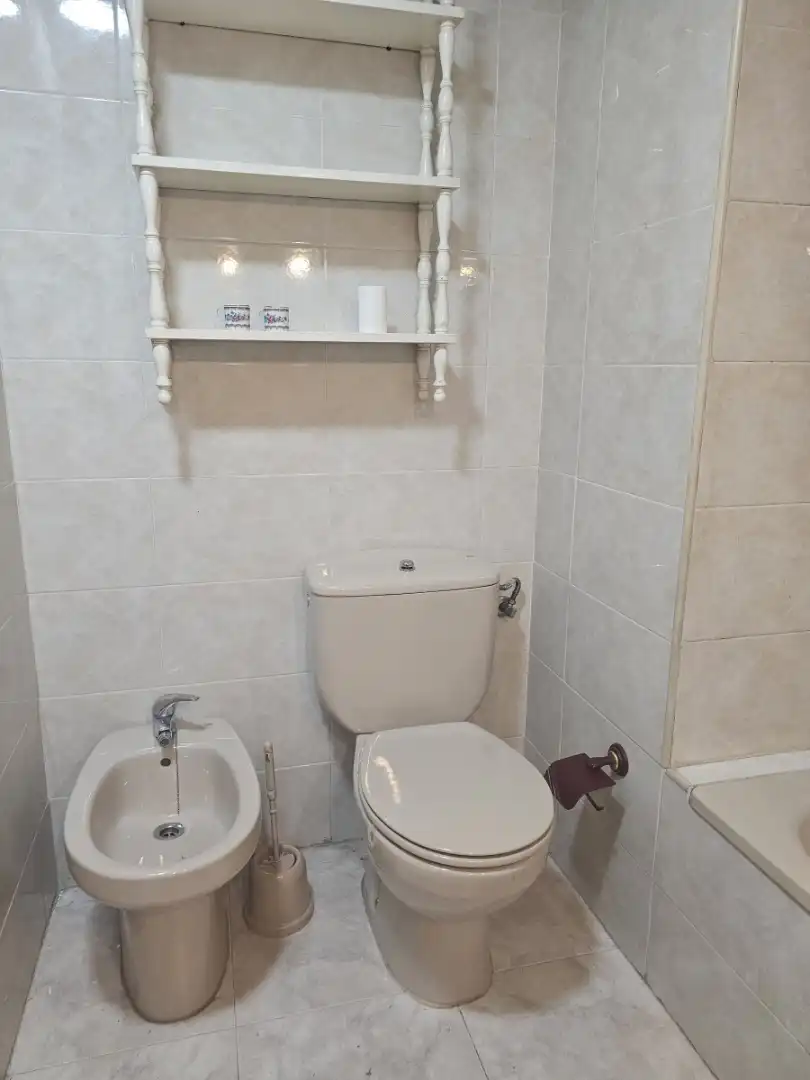 Bathroom of Flat for sale in Fuenlabrada  with Air Conditioner, Heating and Parquet flooring