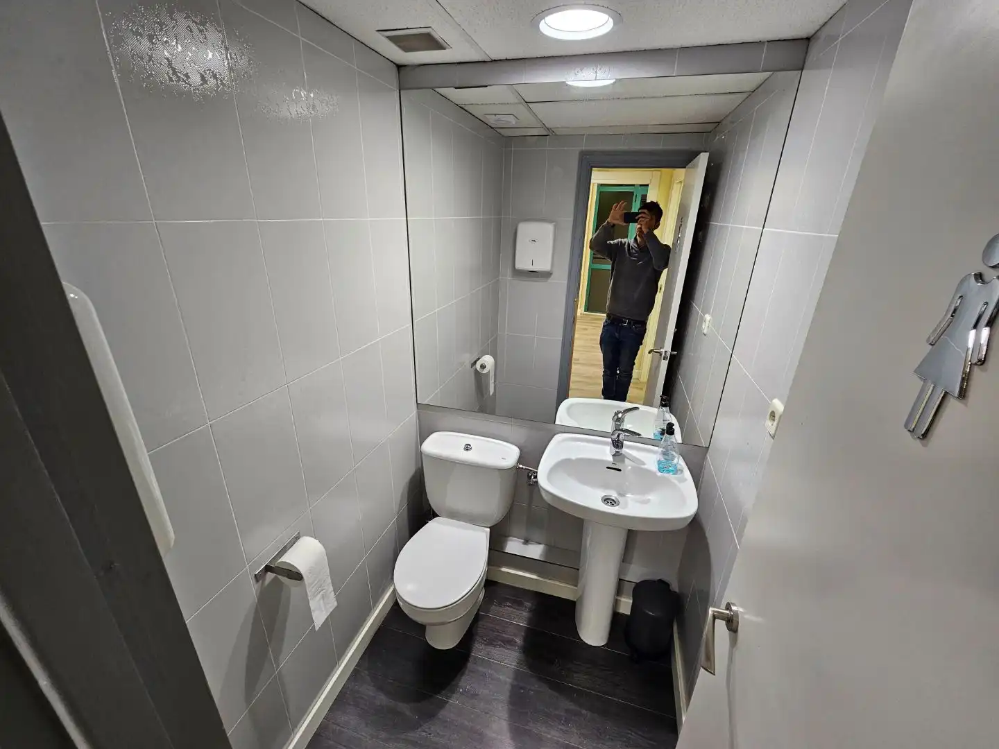 Bathroom of Office for rent in Pozuelo de Alarcón  with Air Conditioner, Heating and Internet
