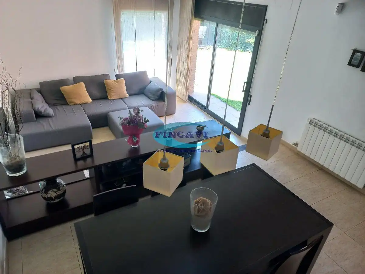 Sala de estar de Casa o chalet en venta en L'Ametlla del Vallès con Calefacción y Piscina