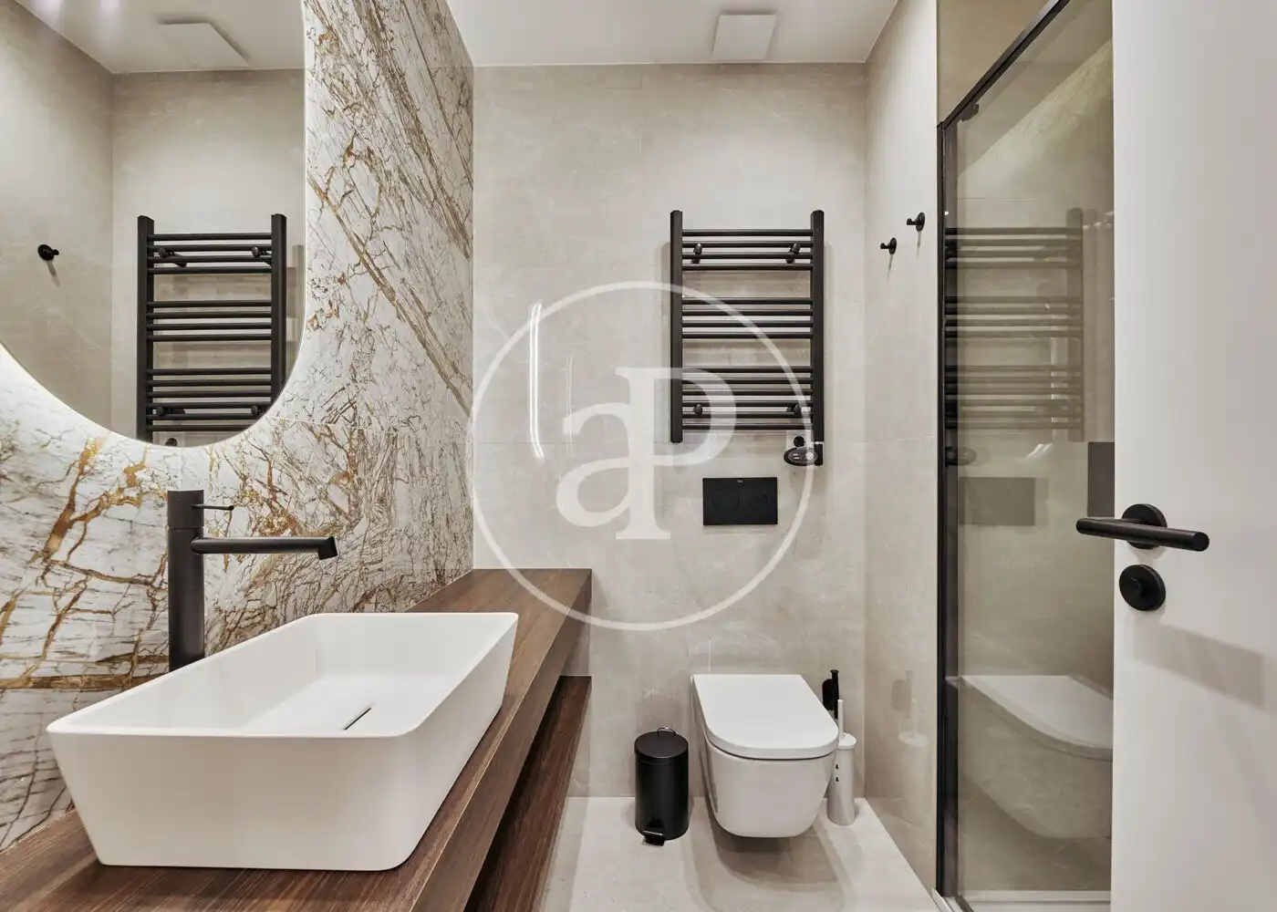 Bathroom of Flat for sale in Madrid  with Air Conditioner, Heating and Terrace