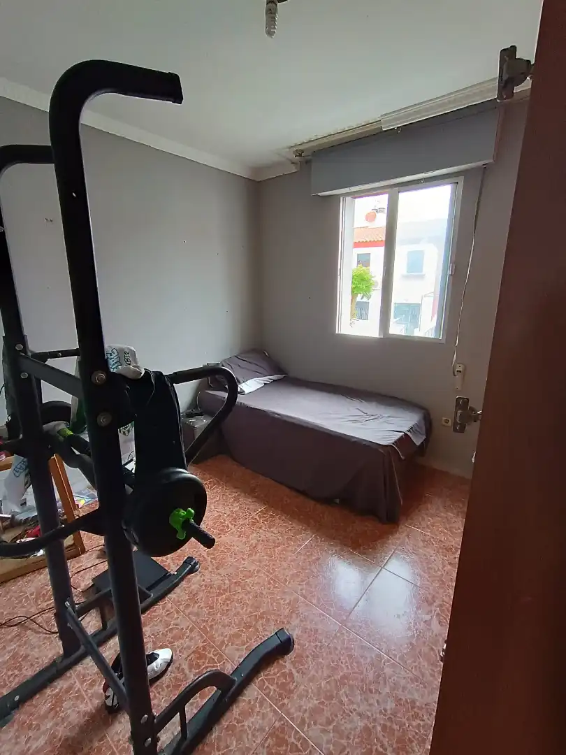 Habitación de Casa adosada en venta en Mairena del Aljarafe con Aire acondicionado, Calefacción y Jardín privado