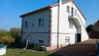 Vista exterior de Casa o xalet en venda en Vilagarcía de Arousa amb Calefacció, Traster i Moblat