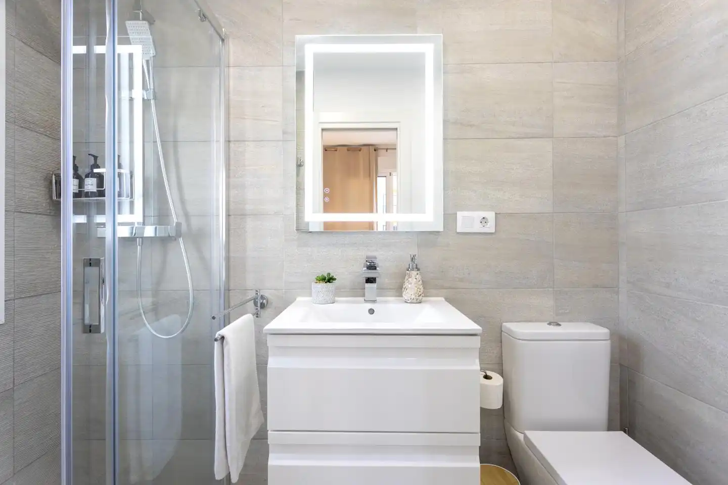 Bathroom of Apartments for sale in Benalmádena  with Air Conditioner, Terrace and Furnished