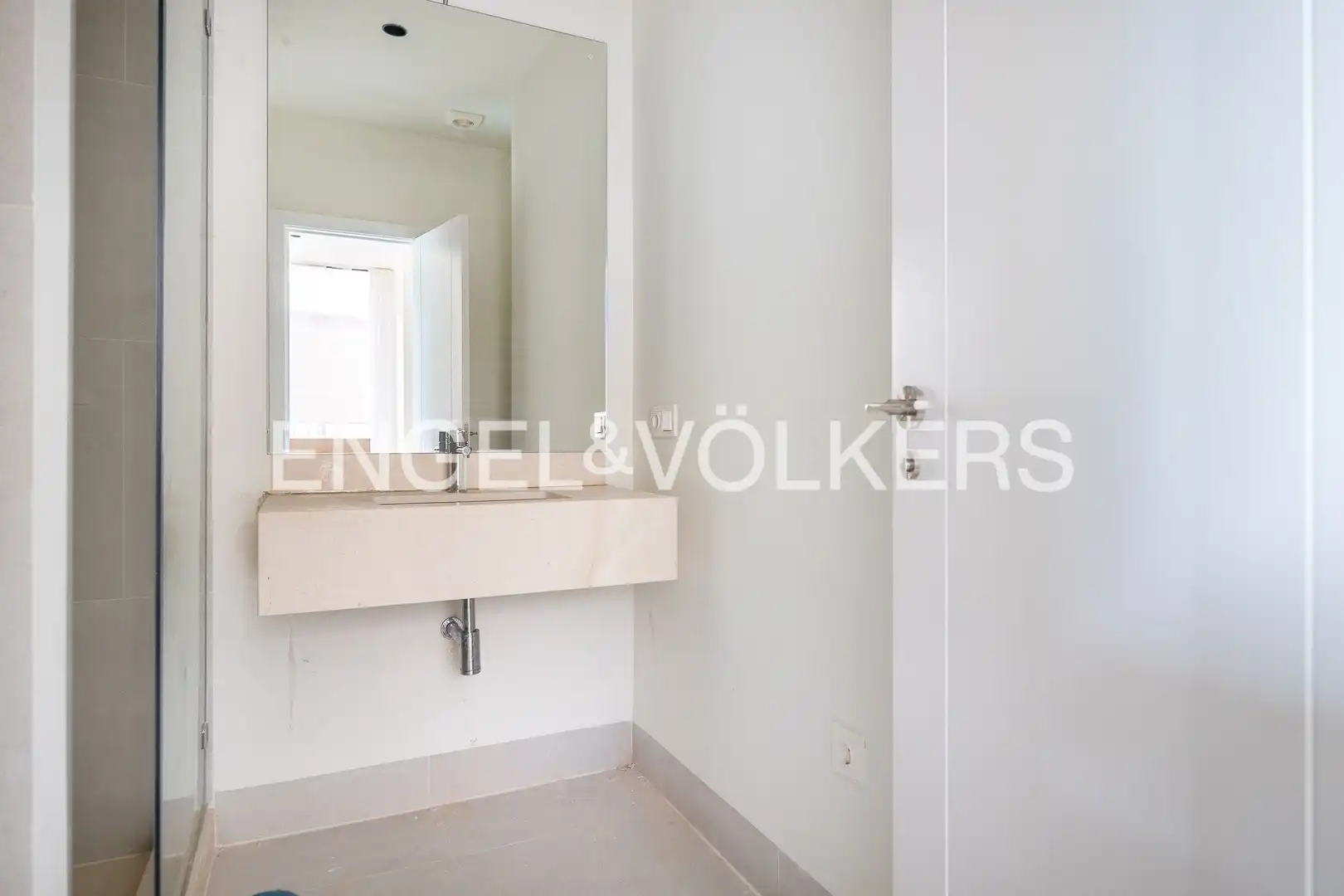 Flat for sale in Sevilla  with Air Conditioner and Heating