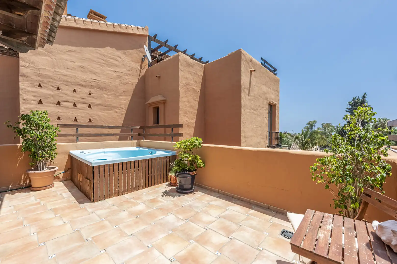 Terrasse von Dachboden zum Verkauf in Estepona mit Abstellraum, Schwimmbad und Whirlpool