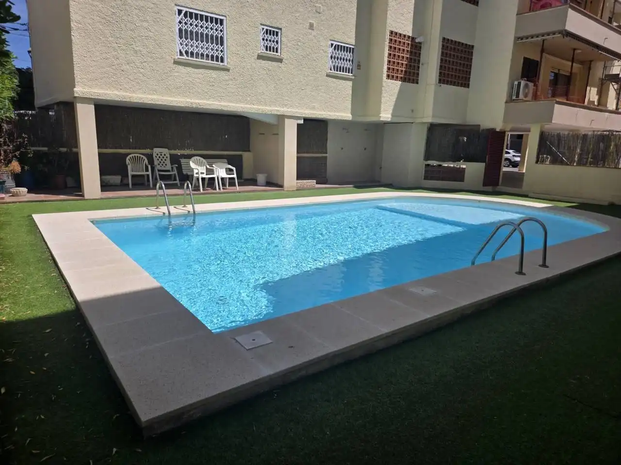 Schwimmbecken von Wohnung zum Verkauf in Cubelles mit Heizung, Parkett und Abstellraum