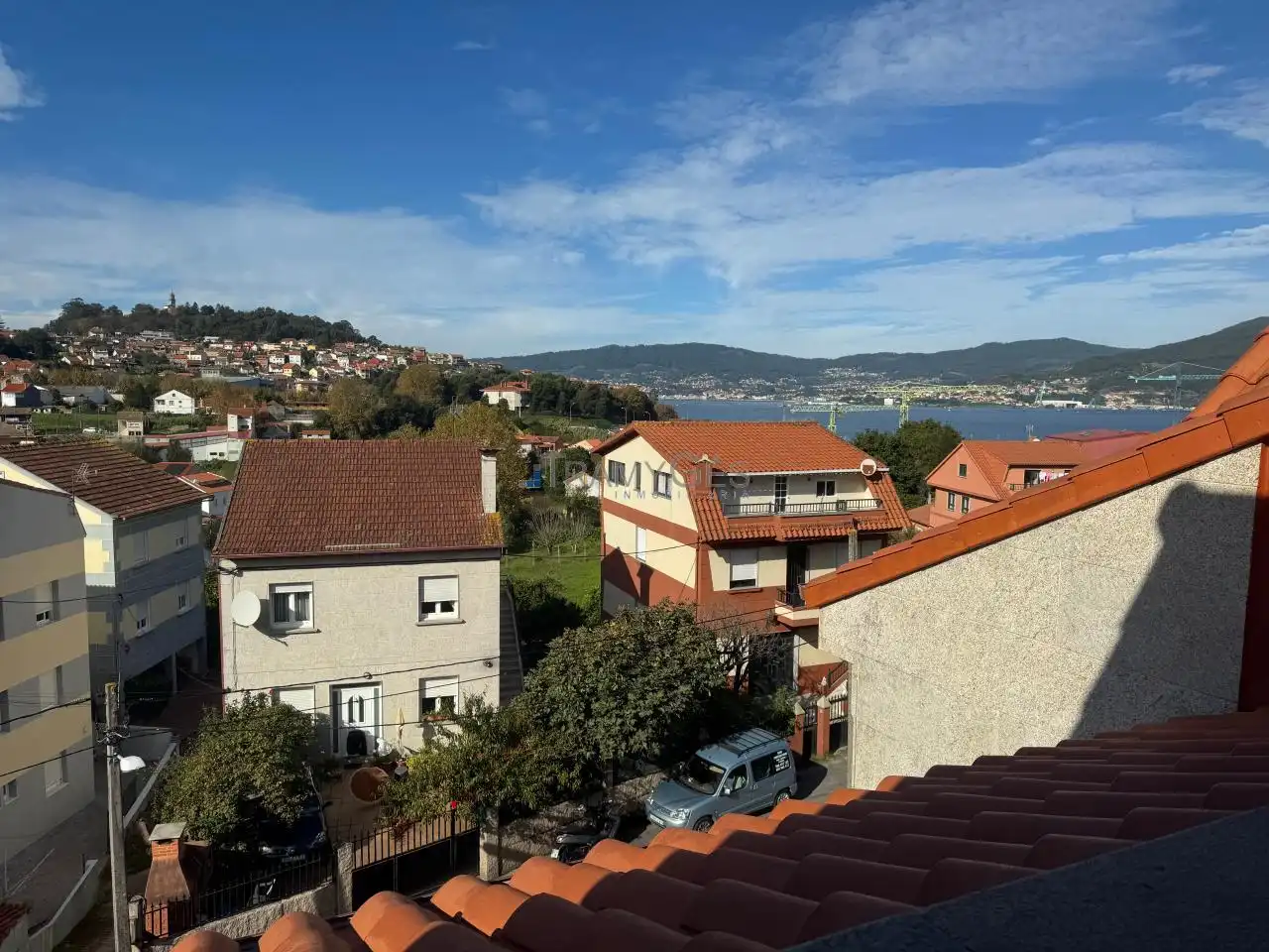 Vista exterior de Casa adosada en venta en Vigo  con Calefacción, Jardín privado y Terraza