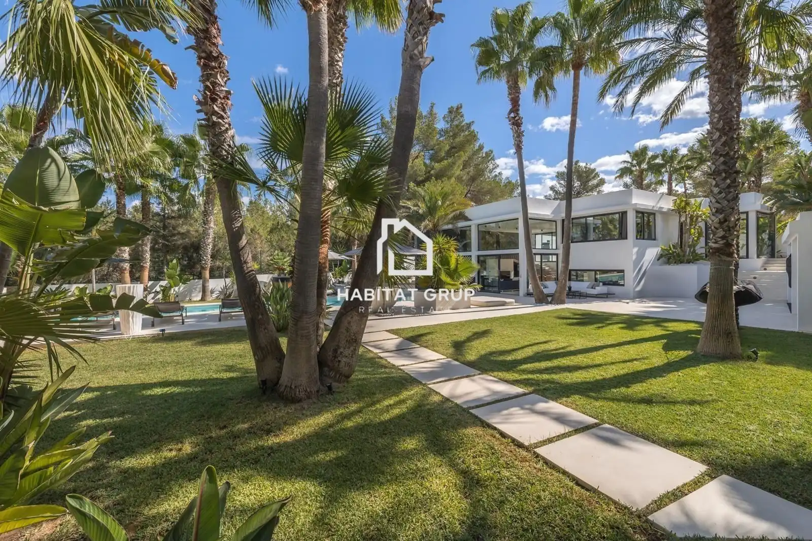 Vista exterior de Casa o xalet de lloguer en Eivissa amb Aire condicionat, Calefacció i Jardí privat