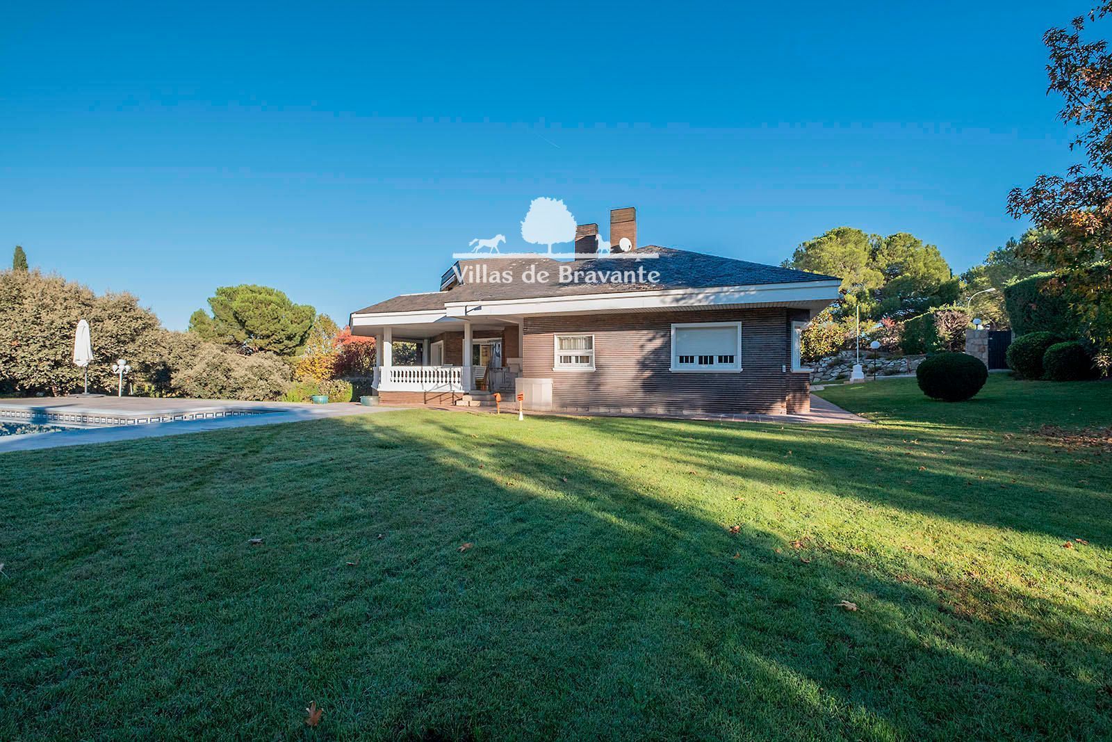 Exterior view of House or chalet for sale in Pozuelo de Alarcón  with Air Conditioner, Heating and Parquet flooring