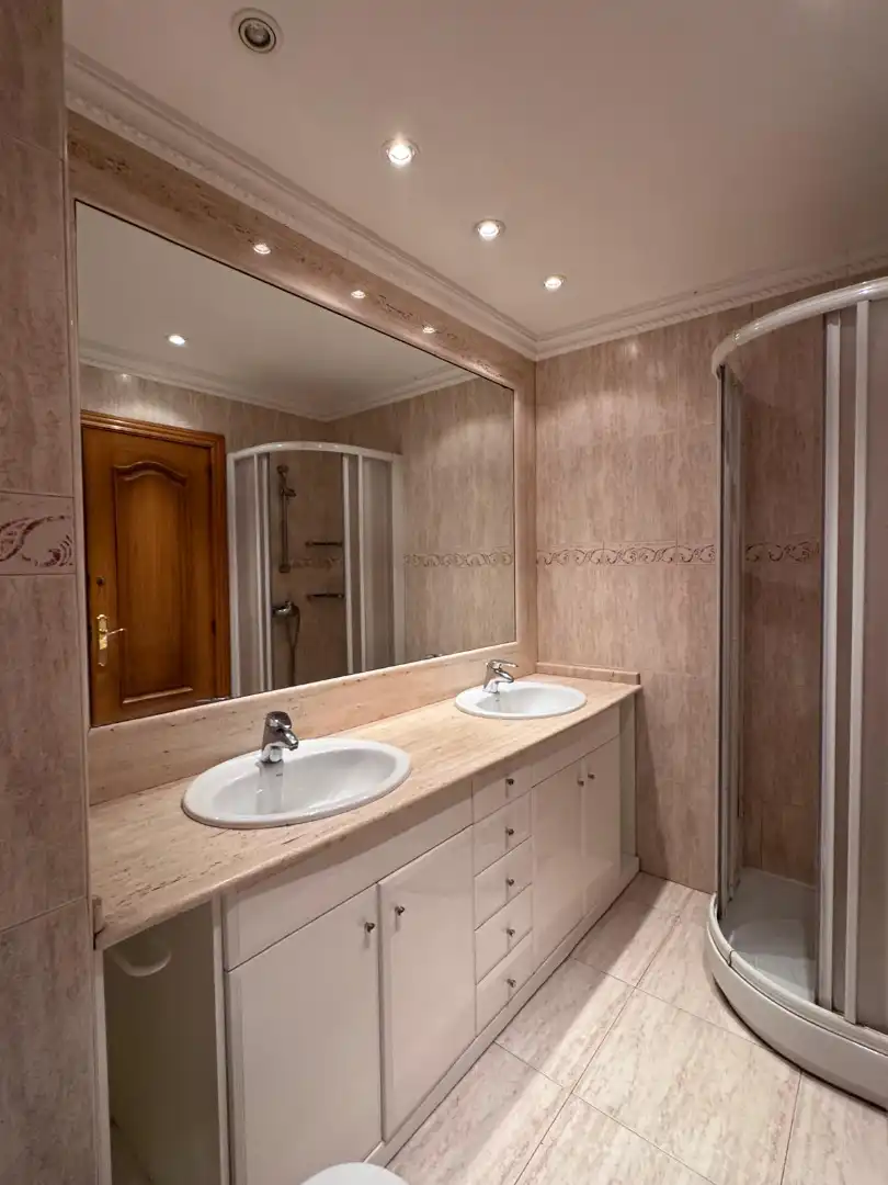Bathroom of Flat for rent in Lleida  with Air Conditioner, Heating and Terrace