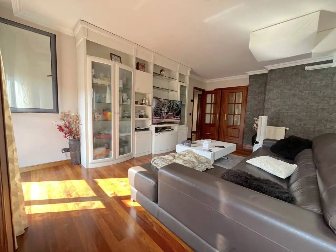 Sala d'estar de Dúplex en venda en Leioa amb Calefacció, Parquet i Terrassa
