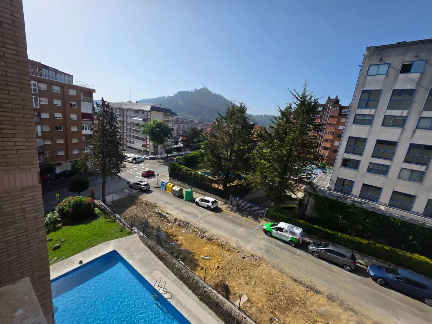 Vista exterior de Pis en venda en Castro-Urdiales amb Terrassa, Traster i Piscina comunitària