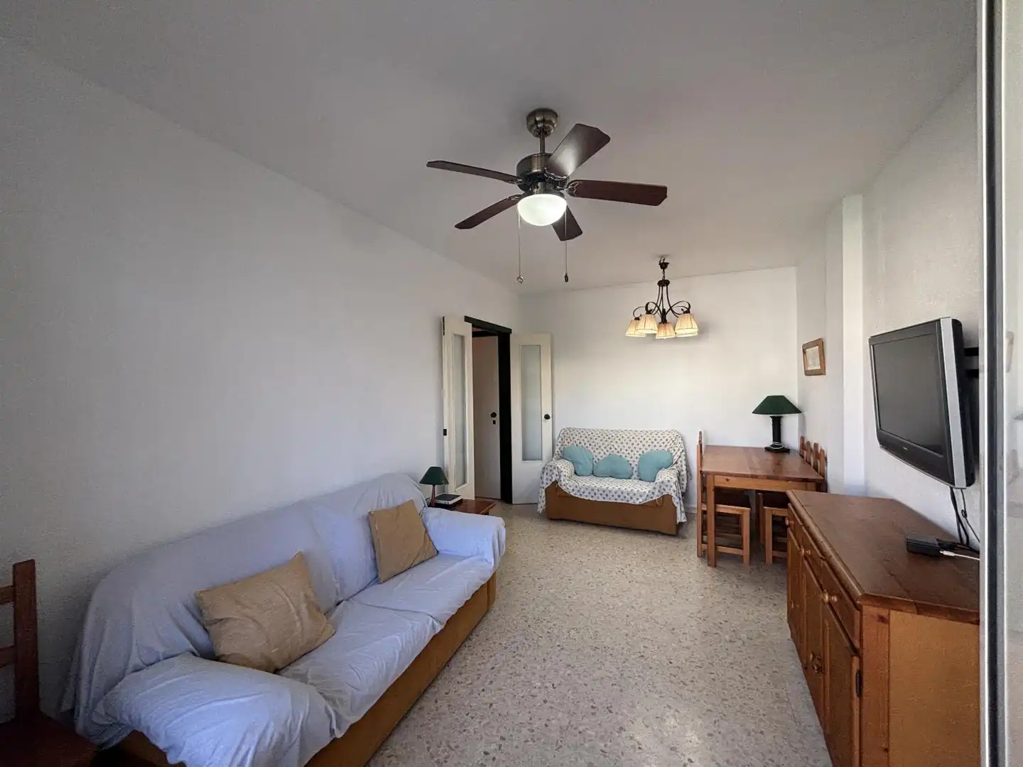 Sala de estar de Piso de alquiler en El Portil con Jardín privado, Terraza y Piscina