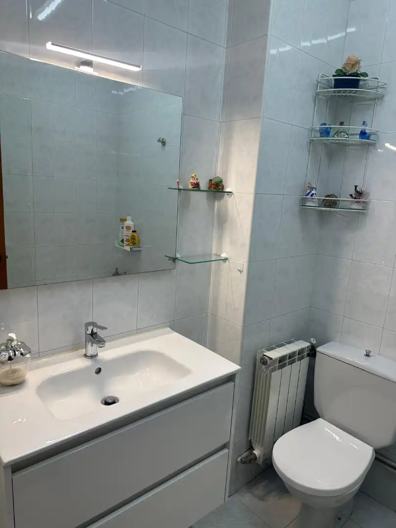 Badezimmer von Wohnung zur Miete in Pontevedra Capital  mit Heizung, Möbliert und Balkon
