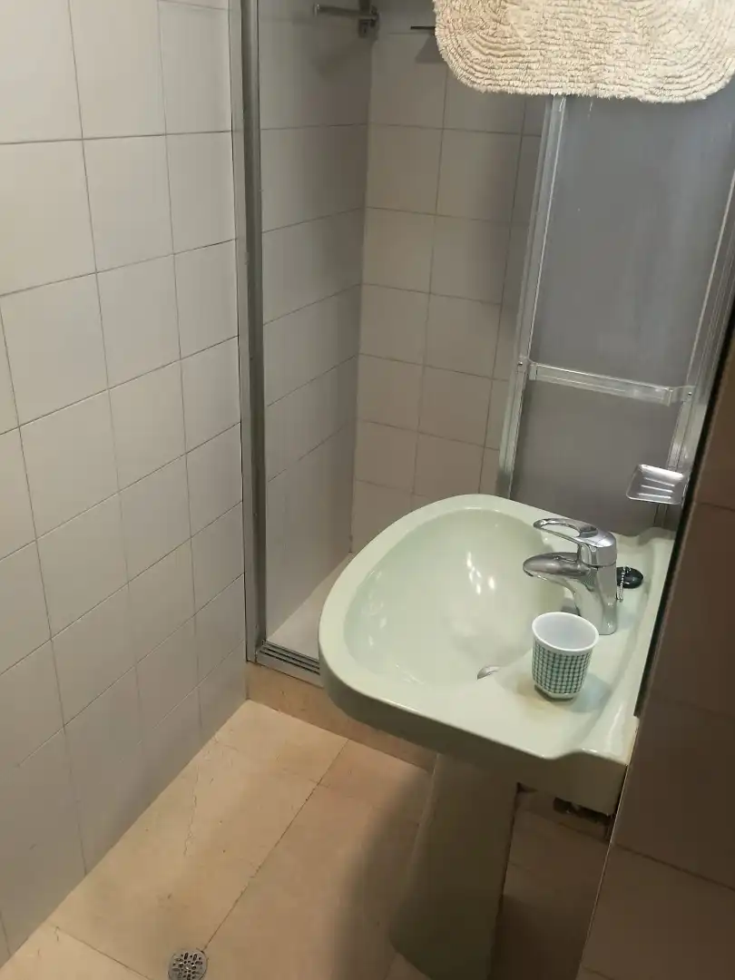 Baño de Piso de alquiler en Oviedo  con Calefacción, Parquet y Amueblado
