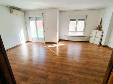 Flat with lift for sale in Valdepeñas