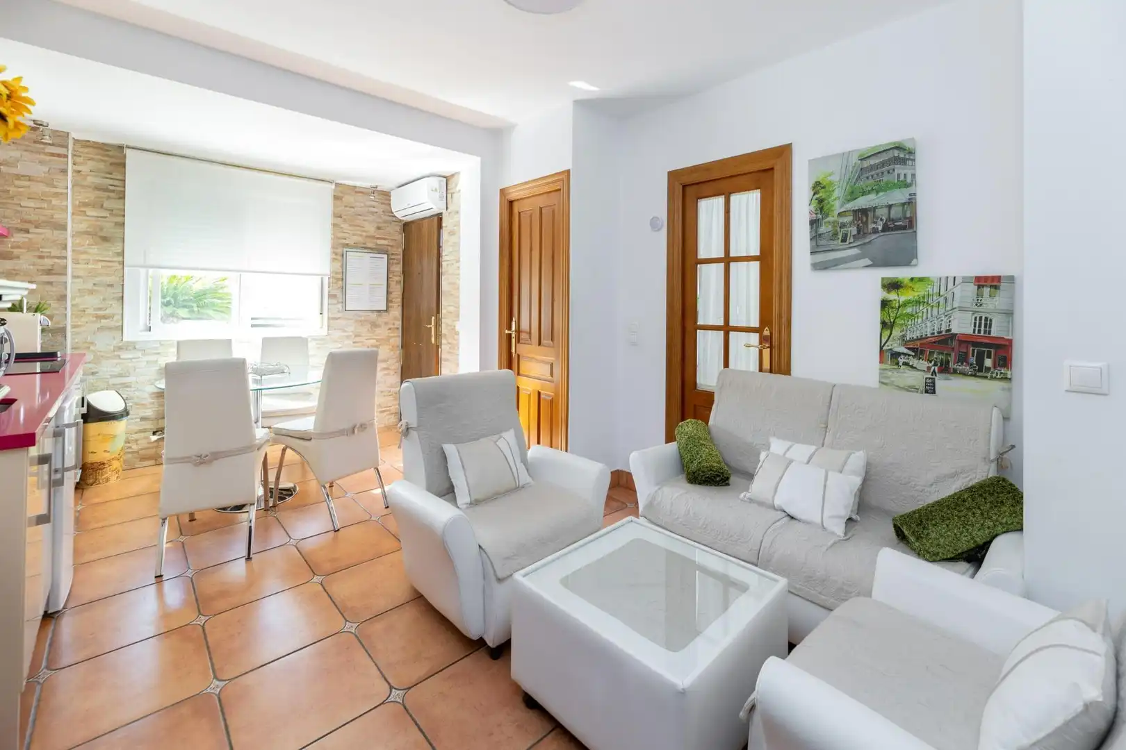 Sala de estar de Casa o chalet en venta en Granada con Aire acondicionado, Calefacción y Jardín privado