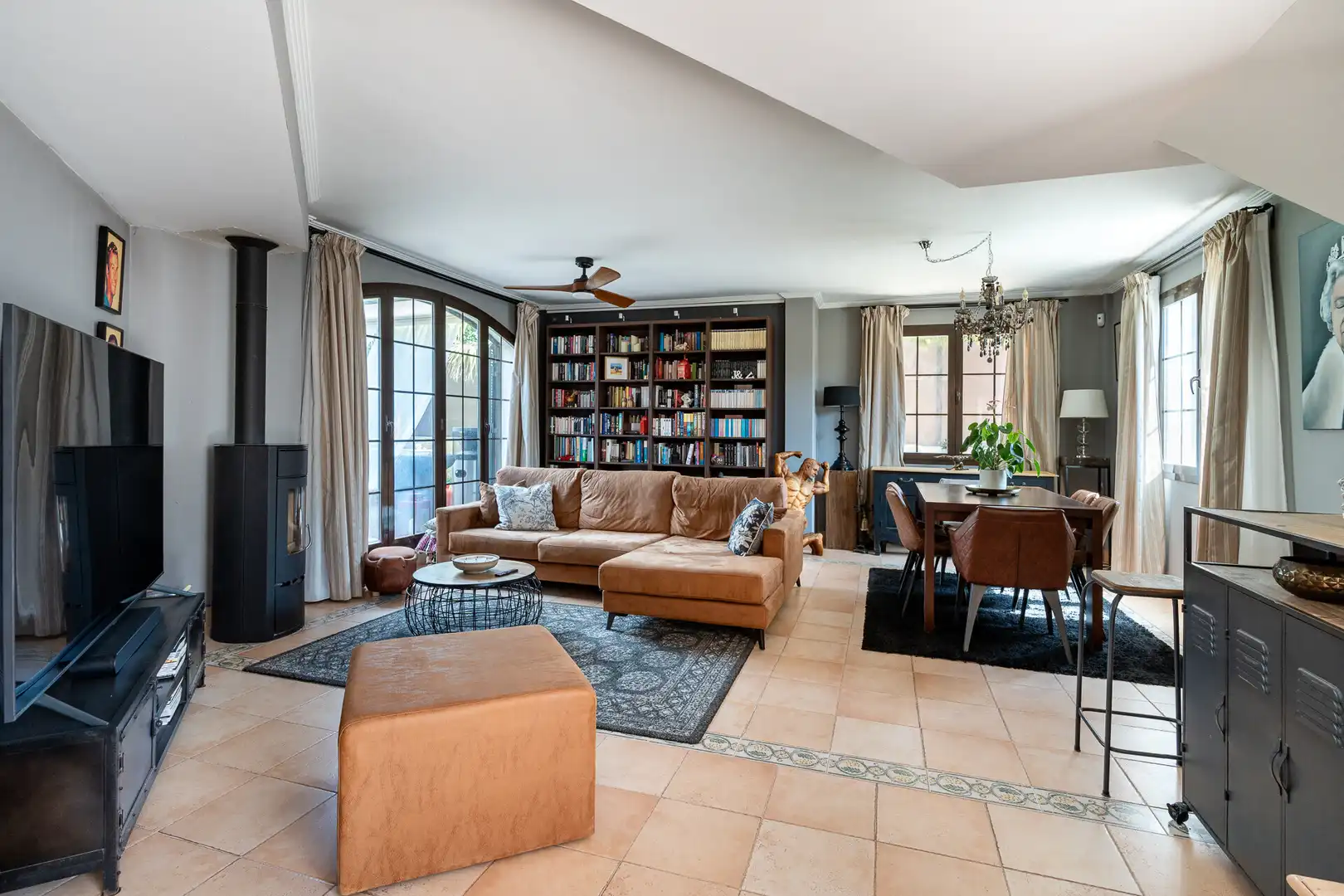 Wohnzimmer von Einfamilien-Reihenhaus zum Verkauf in Llucmajor mit Privatgarten, Terrasse und Schwimmbad