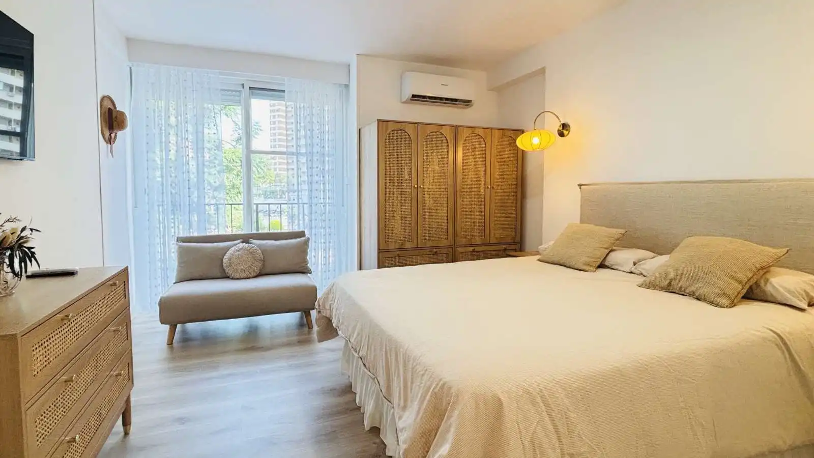 Habitación de Apartamento para compartir en Benidorm con Aire acondicionado, Terraza y Amueblado