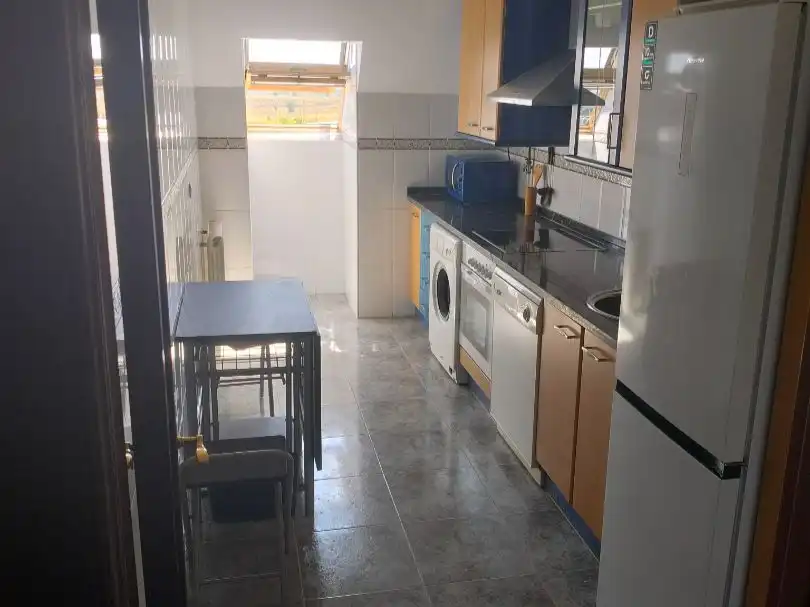 Küche von Wohnung zur Miete in Valverde de la Virgen mit Heizung, Parkett und Abstellraum