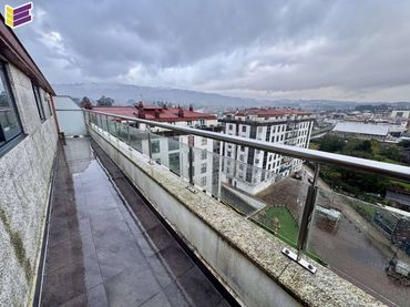 Àtic amb ascensor en venda a Calle Xogo Da Ola