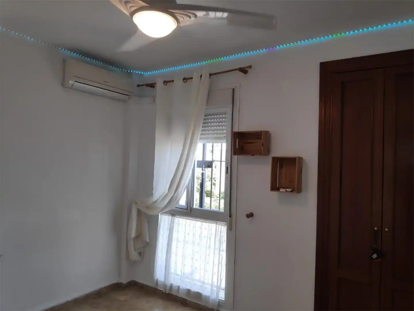 Bedroom of Houses for share in Bormujos  with Air Conditioner, Private garden and Storage room